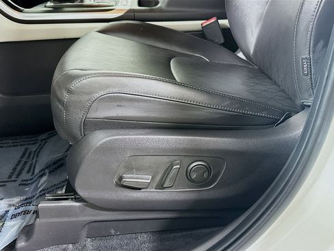 Certified 2024 Kia Carnival LX image 18