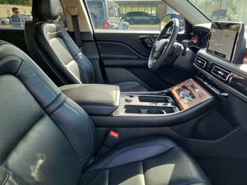 Used 2024 Lincoln Aviator Reserve AWD/4WD image 34