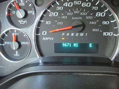Used 2024 Chevrolet Express 3500 LS RWD image 14