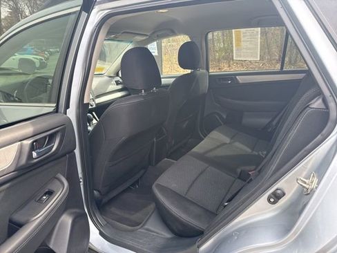 Used 2017 Subaru Outback 2.5i Premium AWD/4WD image 11