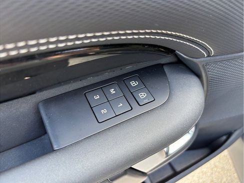 Used 2021 Land Rover Discovery HSE R-Dynamic AWD/4WD image 27