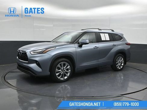 Used 2023 Toyota Highlander Limited AWD/4WD image 6