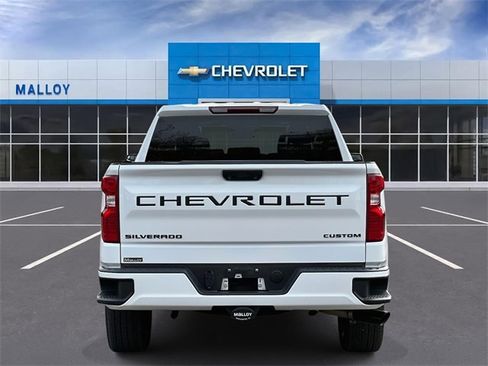 Used 2023 Chevrolet Silverado 1500 Custom image 3