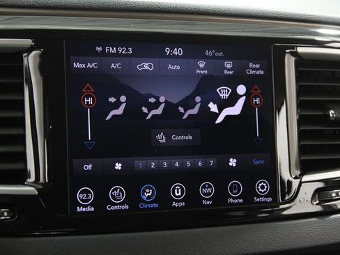 Used 2019 Chrysler Pacifica Touring-L w/ Advanced Safetytec Group image 12