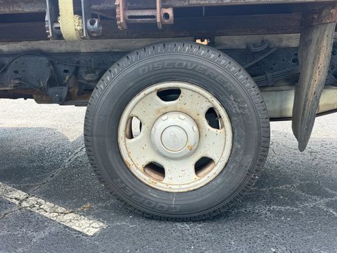 Used 2006 Ford F350 2WD Regular Cab Super Duty image 3