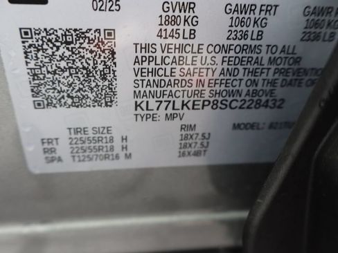 Used 2025 Chevrolet Trax ACTIV w/ Sunroof Package FWD image 4
