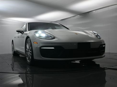 Used 2022 Porsche Panamera image 54