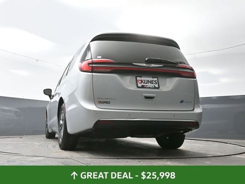 Used 2024 Chrysler Pacifica Limited FWD image 57