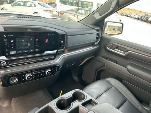 Used 2024 GMC Sierra 1500 SLT image 11