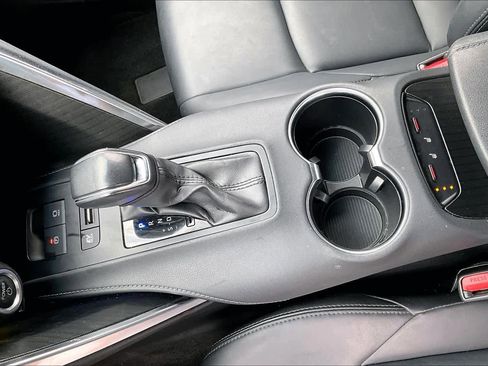 Used 2023 Toyota Venza Nightshade image 15