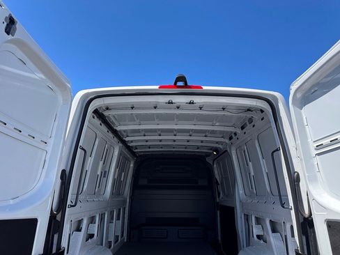 Used 2025 Mercedes-Benz Sprinter 2500 image 20