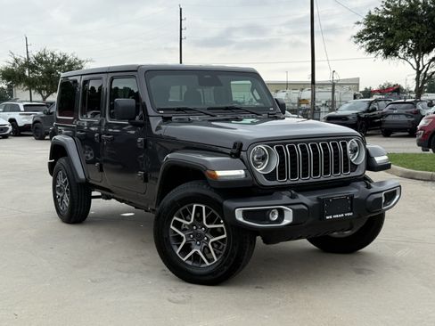 Used 2025 Jeep Wrangler Unlimited Sahara AWD/4WD image 2