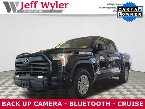 Used 2022 Toyota Tundra SR5 w/ SR5 Convenience Package image 1