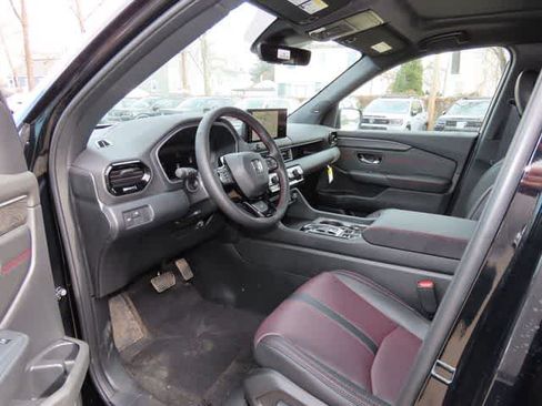 New 2026 Honda Pilot Black Edition image 2