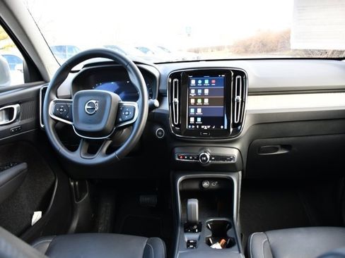 Used 2025 Volvo XC40 B5 Core image 17