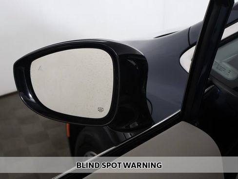 Used 2024 Chrysler Pacifica Limited FWD image 6