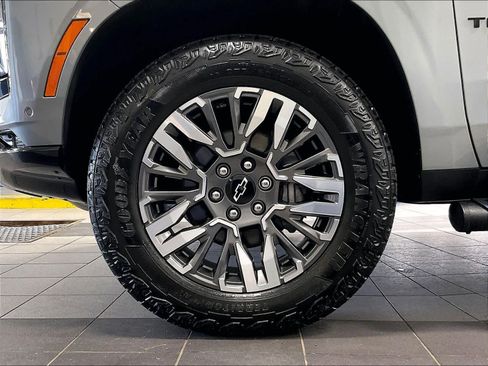 Used 2025 Chevrolet Tahoe Z71 AWD/4WD image 7