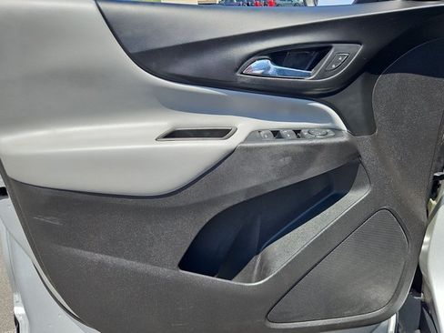Certified 2018 Chevrolet Equinox LT FWD image 11