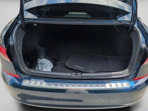 Used 2021 Volkswagen Passat 2.0T SE FWD image 32