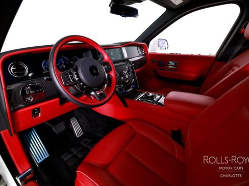Used 2025 Rolls-Royce Cullinan Black Badge AWD/4WD image 4
