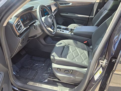 Certified 2026 Volkswagen Atlas SE w/ Panoramic Sunroof Package FWD image 10