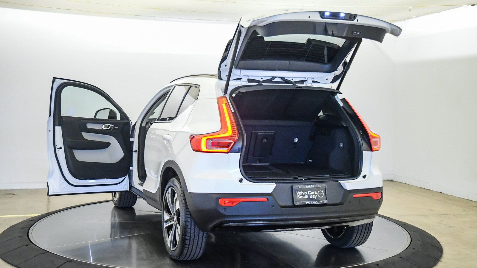 Certified 2026 Volvo XC40 B5 Ultra w/ Climate Package AWD/4WD image 26