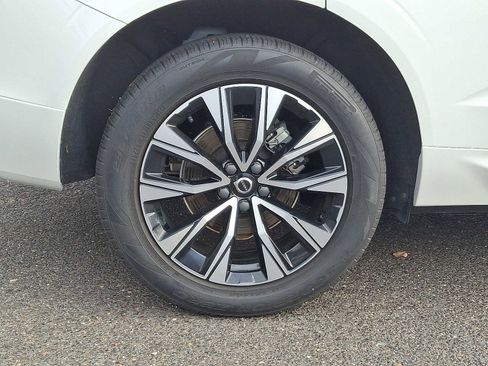 Used 2024 Volvo XC60 B5 Core w/ Climate Package image 8