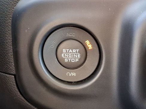 Used 2021 Jeep Gladiator Sport image 23