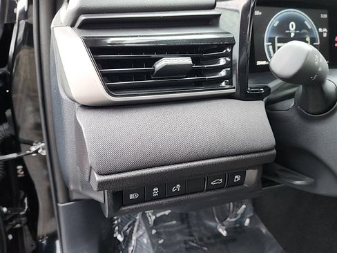 Used 2025 Toyota Camry LE image 12