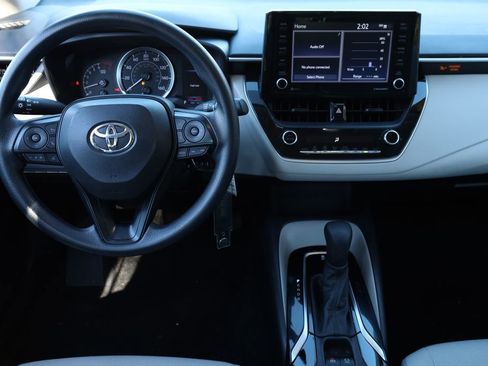 Used 2022 Toyota Corolla LE image 9