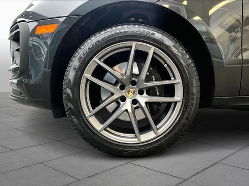 Used 2025 Porsche Macan AWD/4WD image 10