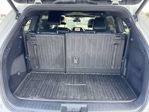 Used 2023 Toyota Highlander XSE AWD/4WD image 10