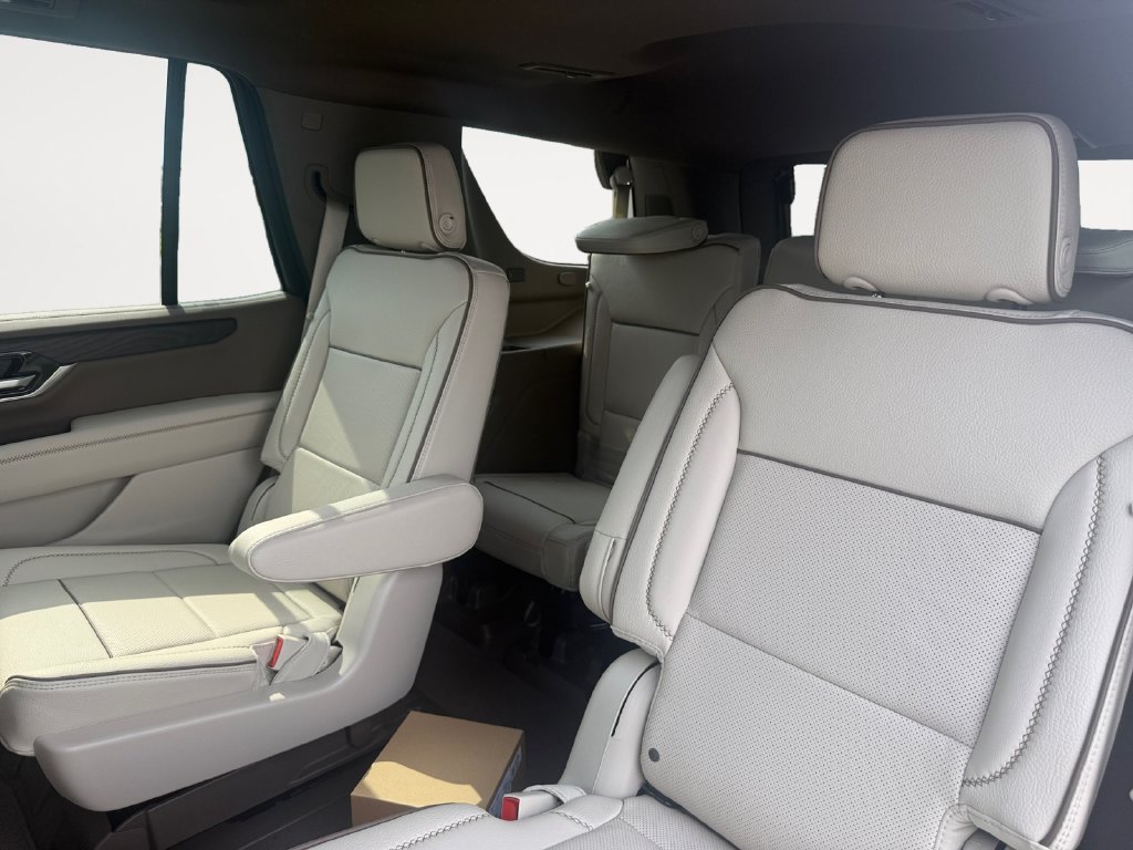 New 2026 GMC Yukon Denali w/ Denali Reserve Package AWD/4WD image 13