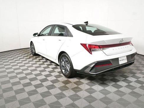Used 2024 Hyundai Elantra SEL FWD image 28