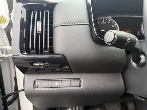 Used 2024 Nissan Pathfinder SV FWD image 22
