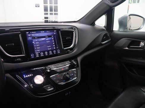 Used 2018 Chrysler Pacifica Touring-L w/ Premium Audio Group image 26