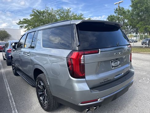 Used 2025 GMC Yukon XL AT4 image 4