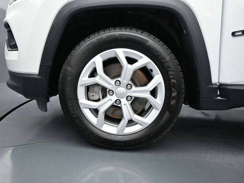 Used 2024 Jeep Compass Latitude w/ Convenience Group AWD/4WD image 29