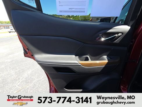 Used 2023 GMC Acadia SLE w/ Driver Convenience Package FWD image 26