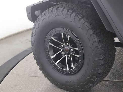 Used 2024 Jeep Wrangler Unlimited Rubicon w/ XTREMEE 35" Tire Package image 13