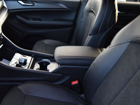 New 2025 Jeep Grand Cherokee L Altitude image 11