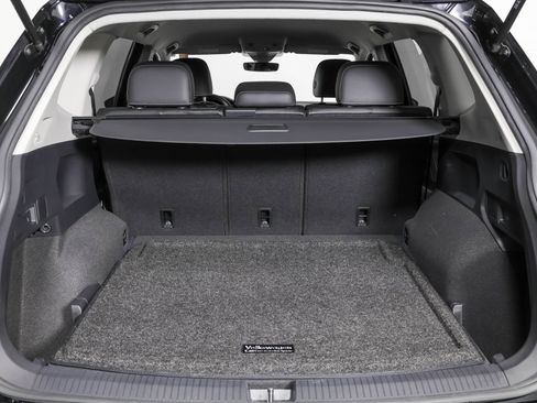 Used 2023 Volkswagen Tiguan SE AWD/4WD image 39