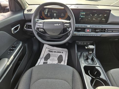 Used 2025 Kia K4 LXS image 12