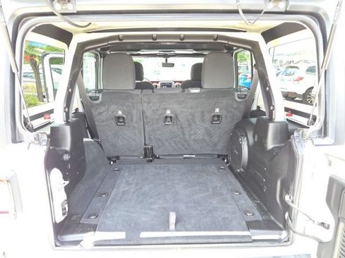 Used 2019 Jeep Wrangler Unlimited Rubicon AWD/4WD image 14