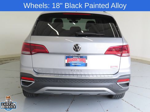 Used 2023 Volkswagen Taos SE w/ Panoramic Sunroof Package FWD image 4