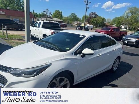 Used 2018 Chevrolet Cruze Premier FWD image 1