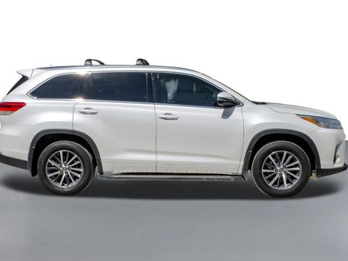 Used 2018 Toyota Highlander XLE image 5