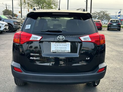 Used 2015 Toyota RAV4 LE image 7