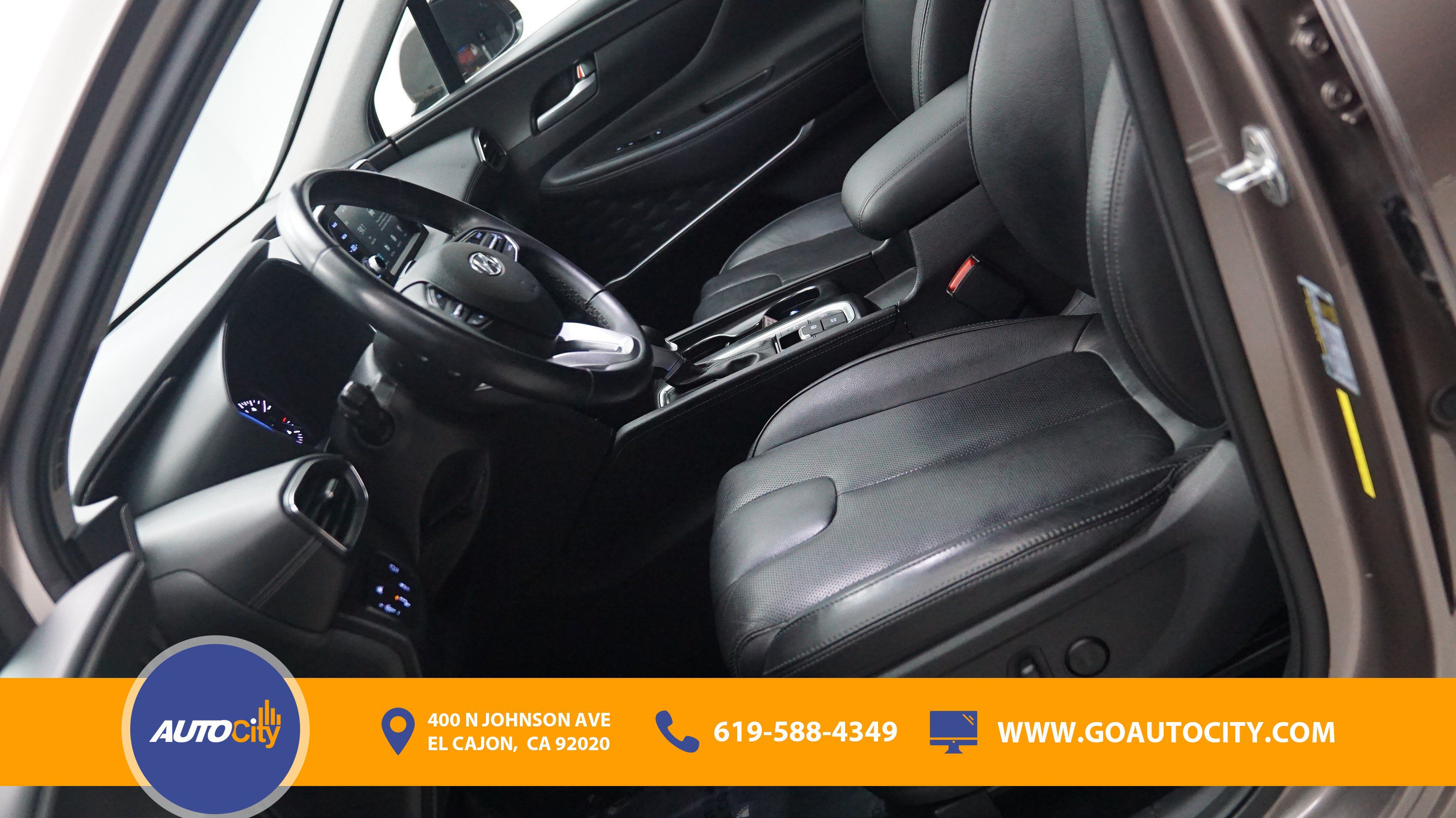 Used 2020 Hyundai Santa Fe SEL w/ Convenience + Premium Package FWD image 9
