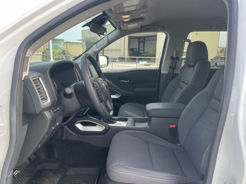Used 2024 Nissan Frontier SV w/ Technology Package image 21
